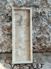 Last inn bildet i Galleri-visningsprogrammet, Jesmonite Fat med kant, rektangulært 8 x 22 cm