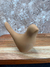 Last inn bildet i Galleri-visningsprogrammet, Jesmonite Liten Fugl