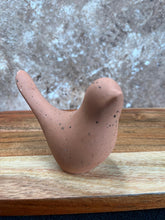 Last inn bildet i Galleri-visningsprogrammet, Jesmonite Liten Fugl