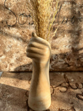 Last inn bildet i Galleri-visningsprogrammet, Jesmonite Vase Hånd 14 cm