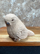 Last inn bildet i Galleri-visningsprogrammet, Jesmonite Fugl