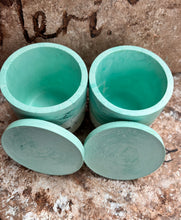 Last inn bildet i Galleri-visningsprogrammet, Jesmonite Krukke med lokk