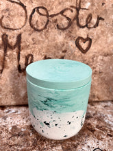 Last inn bildet i Galleri-visningsprogrammet, Jesmonite Krukke med lokk