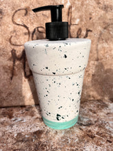 Last inn bildet i Galleri-visningsprogrammet, Jesmonite Såpe dispenser