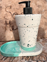 Last inn bildet i Galleri-visningsprogrammet, Jesmonite Såpe dispenser