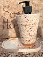 Last inn bildet i Galleri-visningsprogrammet, Jesmonite Såpe dispenser