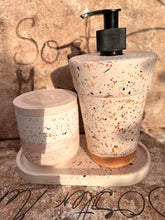 Last inn bildet i Galleri-visningsprogrammet, Jesmonite Såpe dispenser