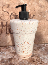 Last inn bildet i Galleri-visningsprogrammet, Jesmonite Såpe dispenser