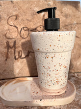 Last inn bildet i Galleri-visningsprogrammet, Jesmonite Såpe dispenser
