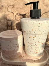 Last inn bildet i Galleri-visningsprogrammet, Jesmonite Såpe dispenser