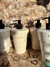 Last inn bildet i Galleri-visningsprogrammet, Jesmonite Såpe dispenser