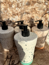 Last inn bildet i Galleri-visningsprogrammet, Jesmonite Såpe dispenser