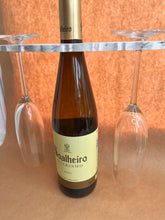 Last inn bildet i Galleri-visningsprogrammet, Jesmonite Vinglass holder