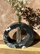 Last inn bildet i Galleri-visningsprogrammet, Jesmonite Vase Luciana 11 x 13 cm