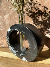 Last inn bildet i Galleri-visningsprogrammet, Jesmonite Vase Luciana 11 x 13 cm