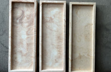 Last inn bildet i Galleri-visningsprogrammet, Jesmonite Fat med kant, rektangulært 8 x 22 cm