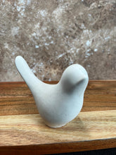 Last inn bildet i Galleri-visningsprogrammet, Jesmonite Liten Fugl