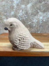 Last inn bildet i Galleri-visningsprogrammet, Jesmonite Fugl