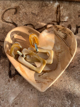 Last inn bildet i Galleri-visningsprogrammet, Jesmonite Fat hjerteformet med kant