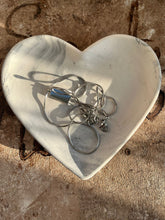 Last inn bildet i Galleri-visningsprogrammet, Jesmonite Fat hjerteformet med kant