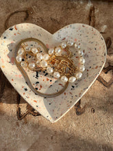 Last inn bildet i Galleri-visningsprogrammet, Jesmonite Fat hjerteformet med kant