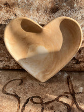 Last inn bildet i Galleri-visningsprogrammet, Jesmonite Fat hjerteformet med kant