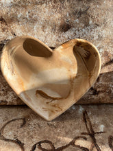 Last inn bildet i Galleri-visningsprogrammet, Jesmonite Fat hjerteformet med kant
