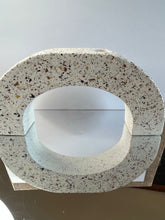 Last inn bildet i Galleri-visningsprogrammet, Jesmonite Buet lysestake