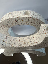 Last inn bildet i Galleri-visningsprogrammet, Jesmonite Buet lysestake