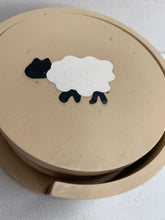 Last inn bildet i Galleri-visningsprogrammet, Jesmonite Brikkesett med holder