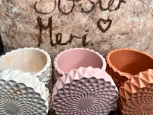 Last inn bildet i Galleri-visningsprogrammet, Jesmonite stor Krukke med lokk