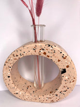 Last inn bildet i Galleri-visningsprogrammet, Jesmonite Vase Luciana 11 x 13 cm