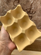 Last inn bildet i Galleri-visningsprogrammet, Jesmonite Eggeholder