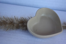 Last inn bildet i Galleri-visningsprogrammet, Jesmonite Skål hjerteformet