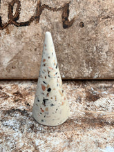 Last inn bildet i Galleri-visningsprogrammet, Jesmonite Ringholder