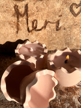 Last inn bildet i Galleri-visningsprogrammet, Jesmonite Påske egg med duftlys