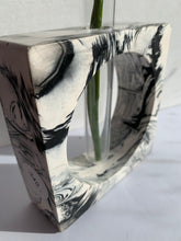 Last inn bildet i Galleri-visningsprogrammet, Jesmonite Vase Kari 11 x 11 cm