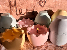 Last inn bildet i Galleri-visningsprogrammet, Jesmonite Påske egg med duftlys