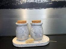 Last inn bildet i Galleri-visningsprogrammet, Jesmonite Krukke med lokk av kork