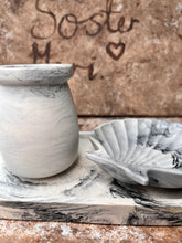 Last inn bildet i Galleri-visningsprogrammet, Jesmonite Krukke med lokk av kork