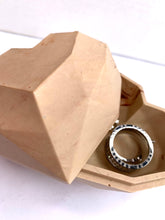 Last inn bildet i Galleri-visningsprogrammet, Jesmonite Hjerteformet skrin