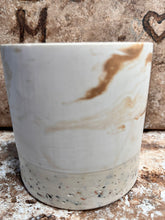 Last inn bildet i Galleri-visningsprogrammet, Jesmonite Krukke