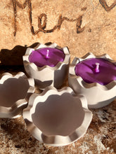 Last inn bildet i Galleri-visningsprogrammet, Jesmonite Påske egg med duftlys