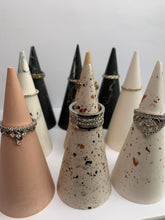 Last inn bildet i Galleri-visningsprogrammet, Jesmonite Ringholder