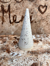 Last inn bildet i Galleri-visningsprogrammet, Jesmonite Ringholder