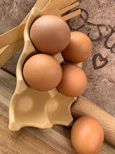 Last inn bildet i Galleri-visningsprogrammet, Jesmonite Eggeholder