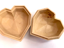 Last inn bildet i Galleri-visningsprogrammet, Jesmonite Hjerteformet skrin