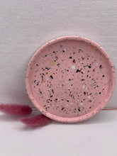 Last inn bildet i Galleri-visningsprogrammet, Jesmonite Brikkesett med holder