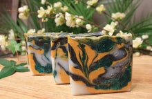 Last inn bildet i Galleri-visningsprogrammet, Såpe grønn hvit gul