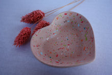 Last inn bildet i Galleri-visningsprogrammet, Jesmonite Skål hjerteformet